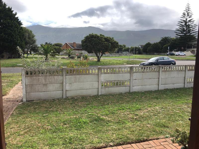 4 Bedroom Property for Sale in Sandbaai Western Cape